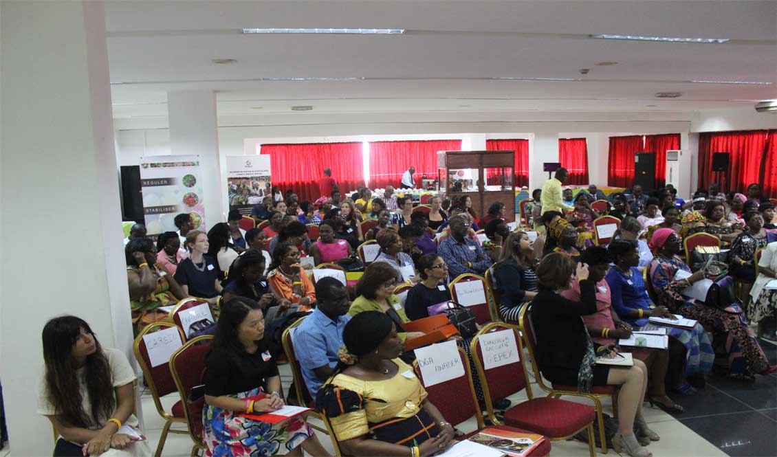 24/10/16 Le rseau des femmes dans le cacao et le chocolat se runit depuis ce matin  Abidjan 