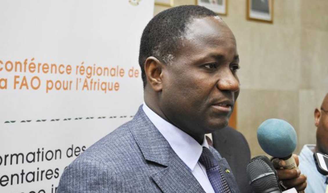 30/10/16 Un engagement scell entre le ministre Sangafowa et les tudiants de lIGA de lUniversit de Korhogo