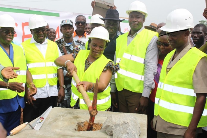 26/03/18   Pose de la premire pierre dune usine de transformation de manioc  Krokokro (Dimbokro)