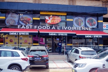 13/05/22 Le fast-food à l’ivoirienne, Dabali Xpress, ouvre son deuxième restaurant à Abidjan